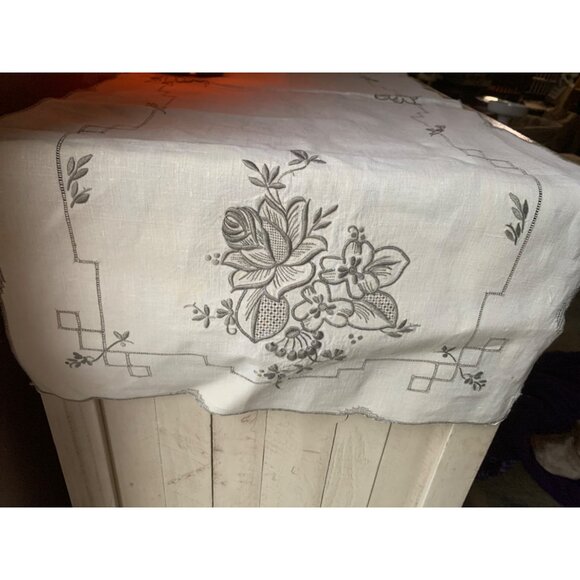 Vintage White Linen Table Runner With Gray Rose Floral Embroidery Cutout 17x 38" - Picture 2 of 7